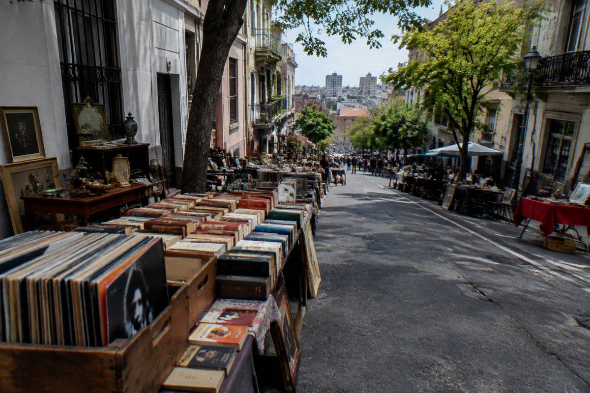 The Sunday Tristán Narvaja street fair in Cordón