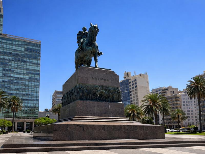 Private Montevideo Discovery Tour – Personalized with Local Guide